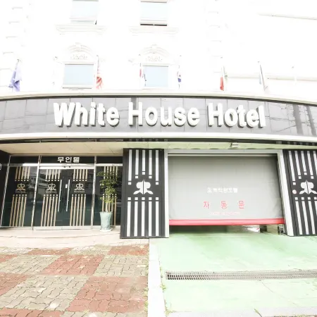 Muan White House Hotel