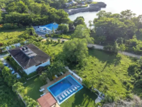 Natural Pool Villa Perfect for Families Hoteles en 