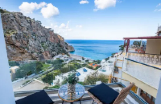 Yploui Suites 1 in Kira Panagia