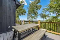Luxury Cabin Lake Views EV Charger Game Room