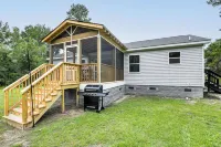 Screened Porch: Family-Friendly St Stephen Retreat - Homestays