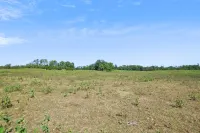 平靜的四卧室度假屋，周圍風景優美