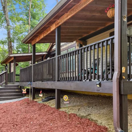 Cozy Cove Escape - Lakeside Retreat 3 Bedroom Cabin