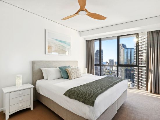 Ocean View 3-Bed with Gym, Pool, Sauna & Parking