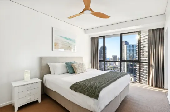 Ocean View 3-Bed with Gym, Pool, Sauna & Parking