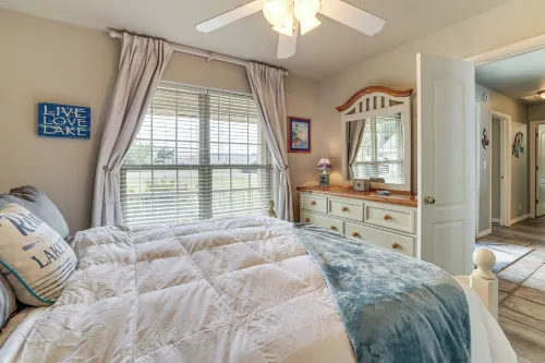 Bring Your Boat! Lakefront Home w/ Dock in Grove - 3 estrellas