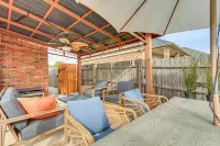 Private Patio + Yard: Home by Tinker & Hospitals! -  Apartamentos vacacionales