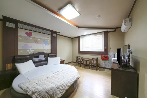 Taean Sharp - 2-Star