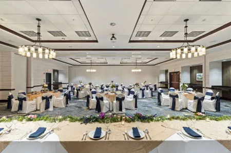 DoubleTree by Hilton Front Royal Blue Ridge Shadows Отели в г. Опеквон