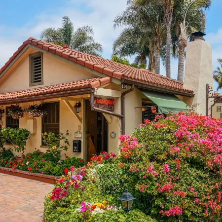 Harbor House Inn