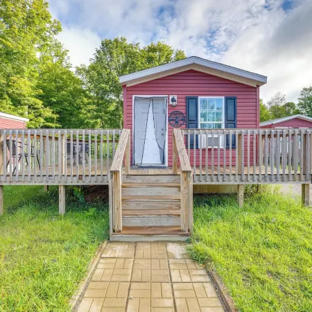 Cozy Cassopolis Cabin, Near Parks and Golfing!