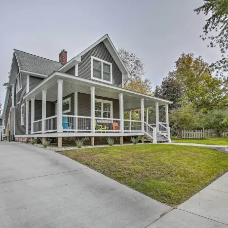 < 1 Mi to Dtwn Ludington: Bright Lower-Level Unit