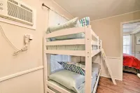 Rockport Bayfront Studio w/ Patio: 'Casa Familia' - Beach