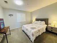 5 bds large house,Near Airport Ontario Mills,free parking,pets friendly. Hotels in Fontana