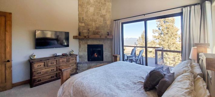 Luxury Ski-in/Out Getaway w/ Hot Tub & Views! Hotels in Angel Fire
