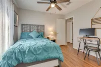 Pensacola Condo w/ Patio by Hospitals & Dining - 3-stjärniga