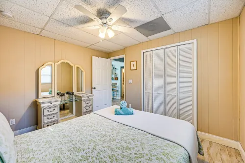 3 Mi to Barefoot Beach! Haven w/ Pet-friendly Yard - Homestays