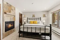 Luxury Silverthorne Retreat -  Panoramic Mountain & Lake Views, Hot Tub & Gazebo