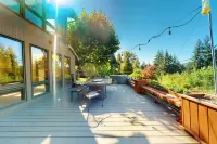 Walk to Water! Foster Lake Family Home w/ Hot Tub - 3성급