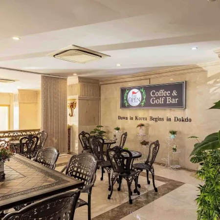 Aaron Hotel