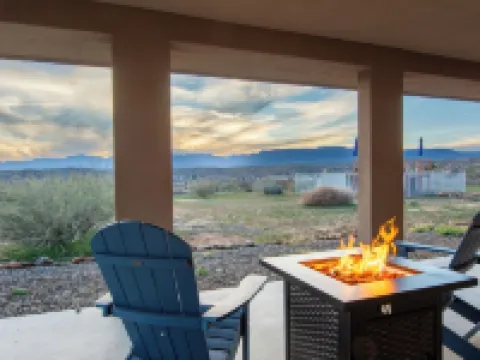 Winery Bungalow Near Sedona • Private Hot Tub • Views Hotels in Cornville