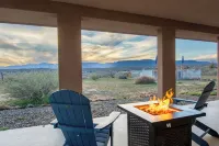 Winery Ranch Bungalow, Romantic Getaway with Private Hot Tub!