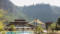 Harness Zipline And Adventure Resort - parking