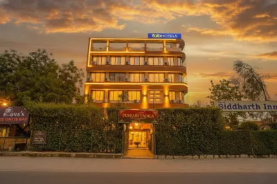 FabHotel Siddharth Inn - Nr Siddharth Bunglows Hotel di 