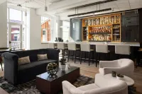 麥迪遜萬楓酒店及套房歷史悠久的鷹棉紡廠 - 酒吧