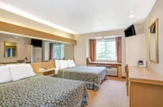 斯特布里奇廣場酒店