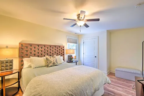 1 Mi to Town: Chalet-Style Highlands Retreat - Balcony