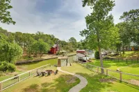 Tranquil Tool Home on Cedar Creek Fish and Kayak - Homestays