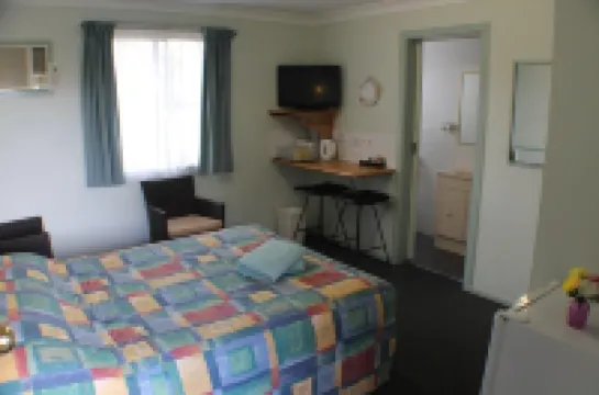 เลค ฟอร์บ โมเทล