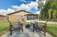 Lake Jackson Retreat w/ Lanai & Large Yard! - Wifi
