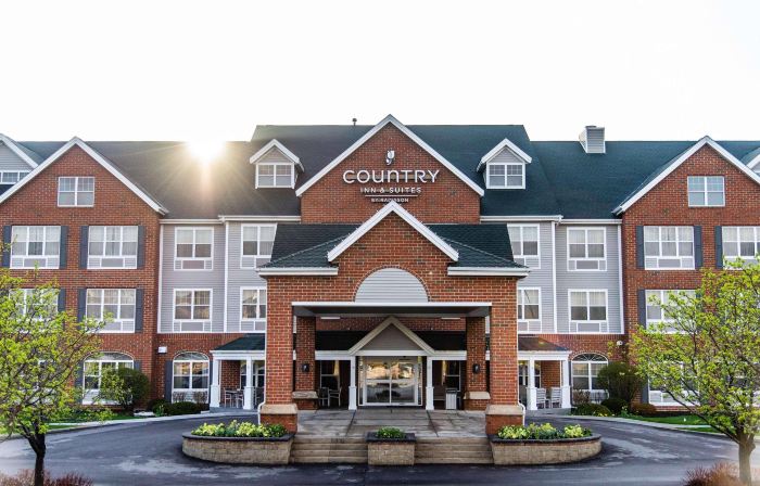 Country Inn & Suites by Radisson, Milwaukee West (Brookfield), WI