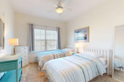 Cozy Island Townhouse W/screened Porch, Shared Pool, & Serene Pond Views Hotels in 