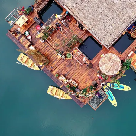 Lan Ha Floating Homestay