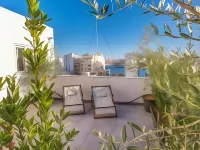 Two Pillows Boutique Hostel