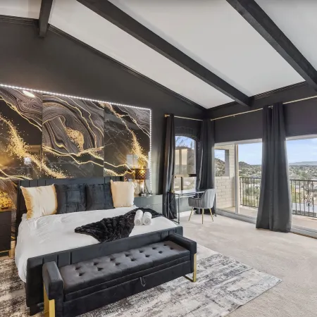 Built Into A Mtn - Heated Pool & Lounge