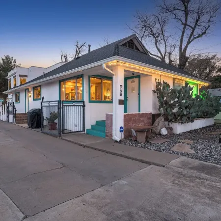 5 Bedroom Three Private Living Spaces on Main Street Cottonwood Walk to Old Town