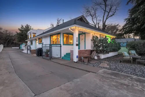5 Bedroom Three Private Living Spaces on Main Street Cottonwood Walk to Old Town