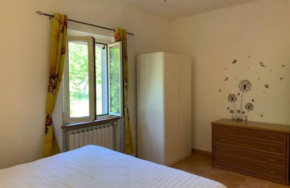 瓦妮莎，高山農舍上的套房，靠近古比奧