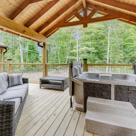 Stone Mountain Lodge 4 Bedroom Cabin by RedAwning