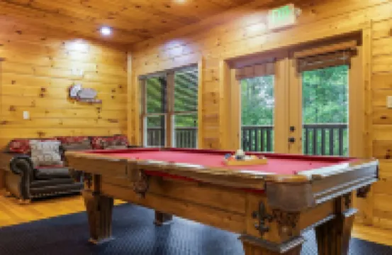 Dogwood Grand Cabin Hot tub and Games