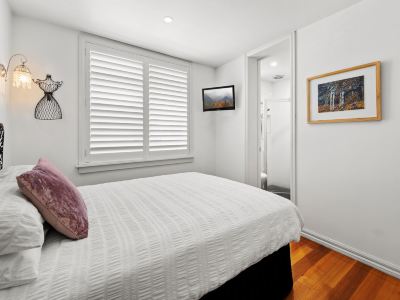 Convenient Apartment in heart of Carlton