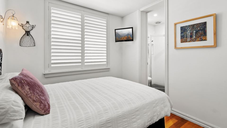Convenient Apartment in heart of Carlton