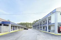 OYO Hotel Williamston - parking