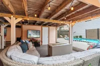 Private Heated Pool + Outdoor Oasis. 3 Blocks to the Beach!