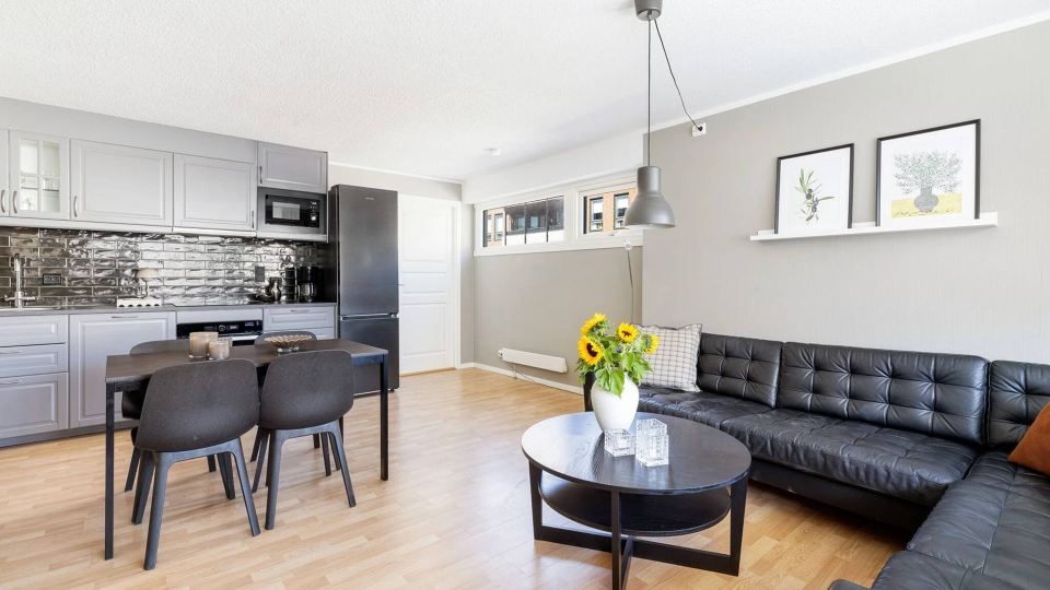 Centrally located in Kvadraturen with 3 large bedrooms with Parking space