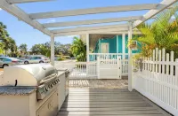 Key West Style Cottage - with pool/hot-tub